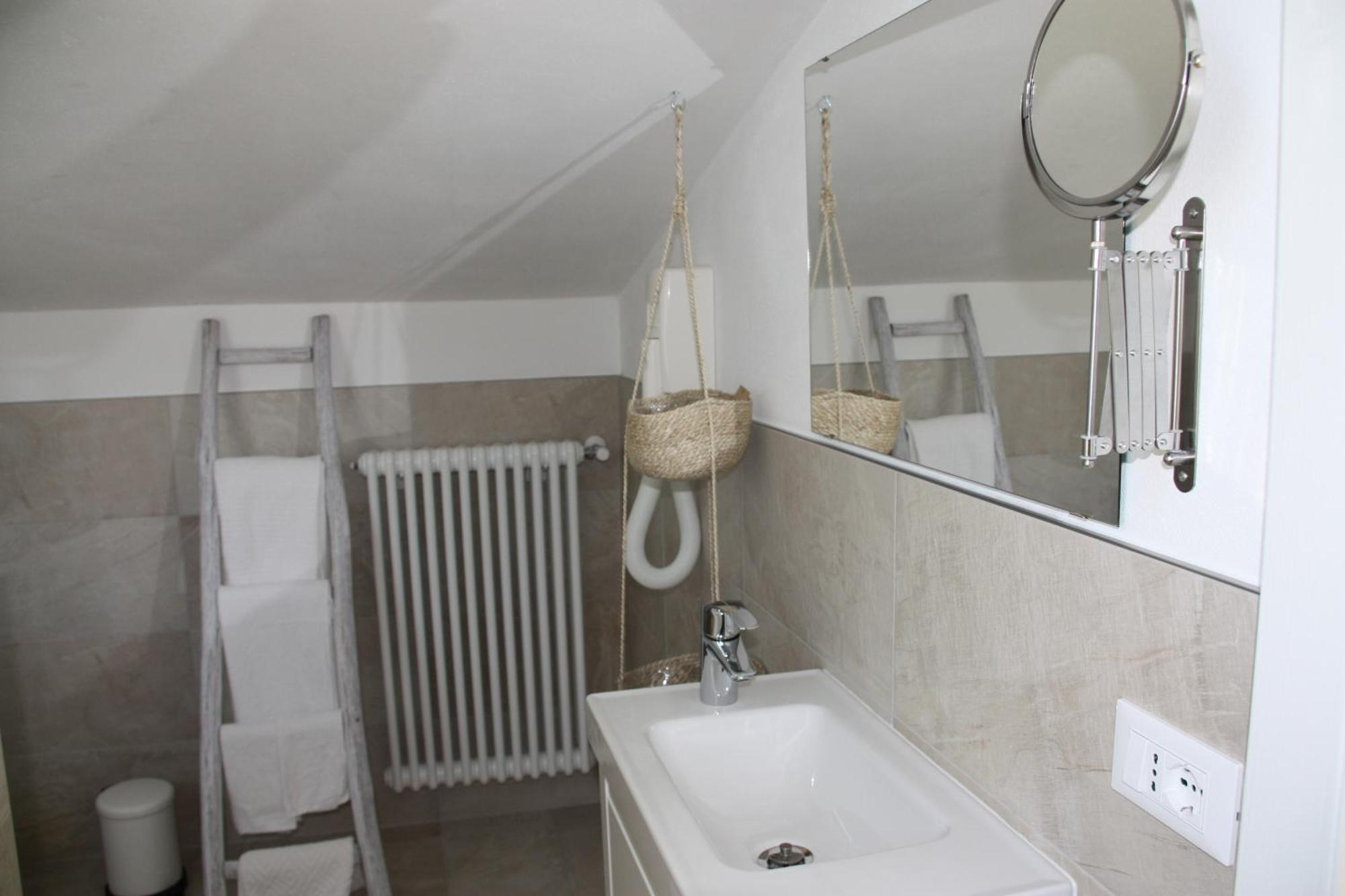 บีแอนด์บี เล แมกโนเลีย Bed & Breakfast Faggeto Lario ภายนอก รูปภาพ